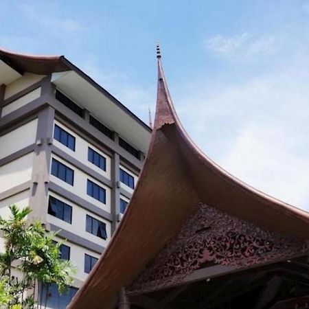 Kyriad Bumiminang Hotel Padang  Esterno foto