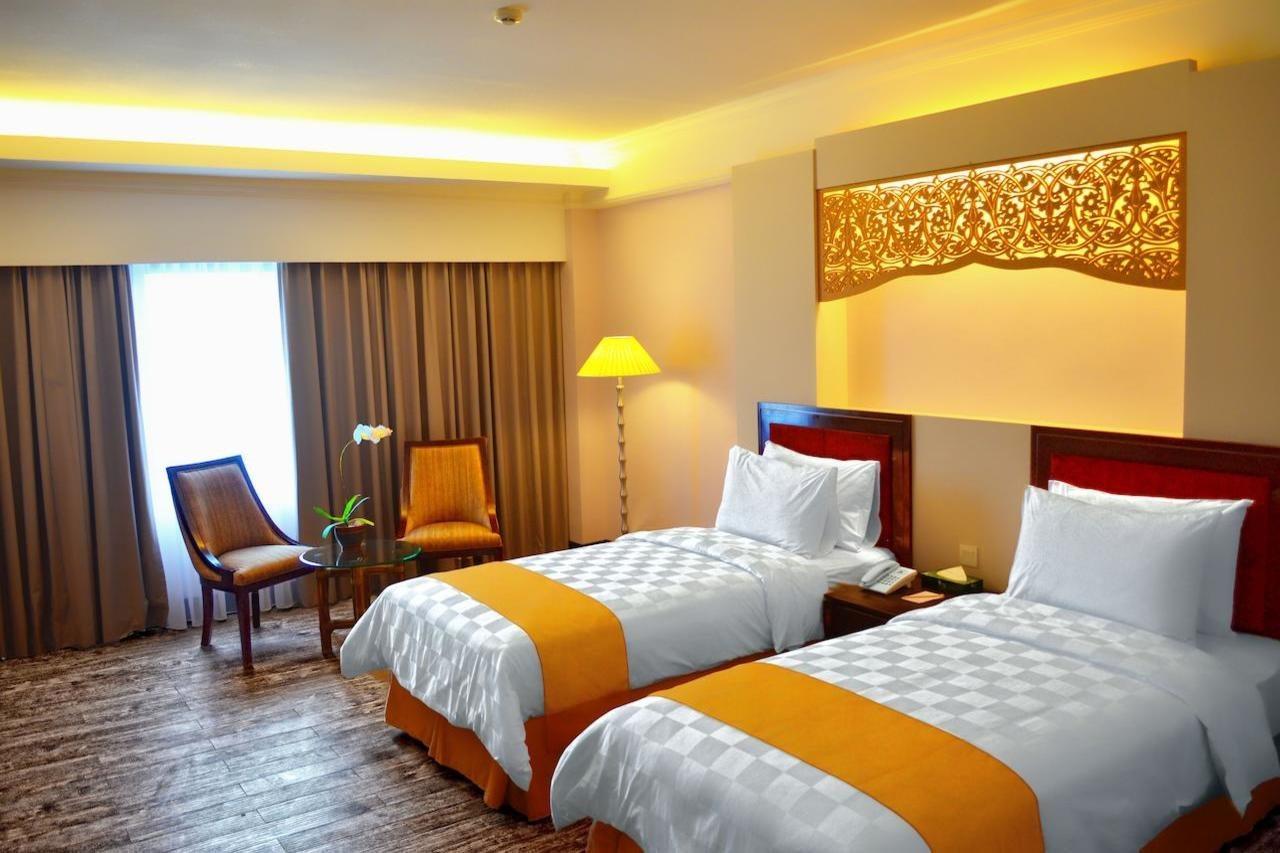 Kyriad Bumiminang Hotel Padang  Esterno foto