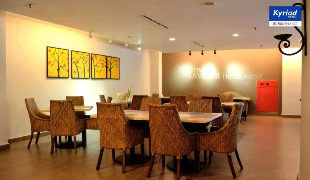 Kyriad Bumiminang Hotel Padang  Esterno foto