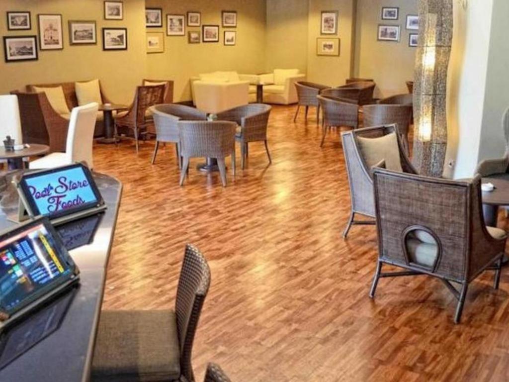 Kyriad Bumiminang Hotel Padang  Esterno foto