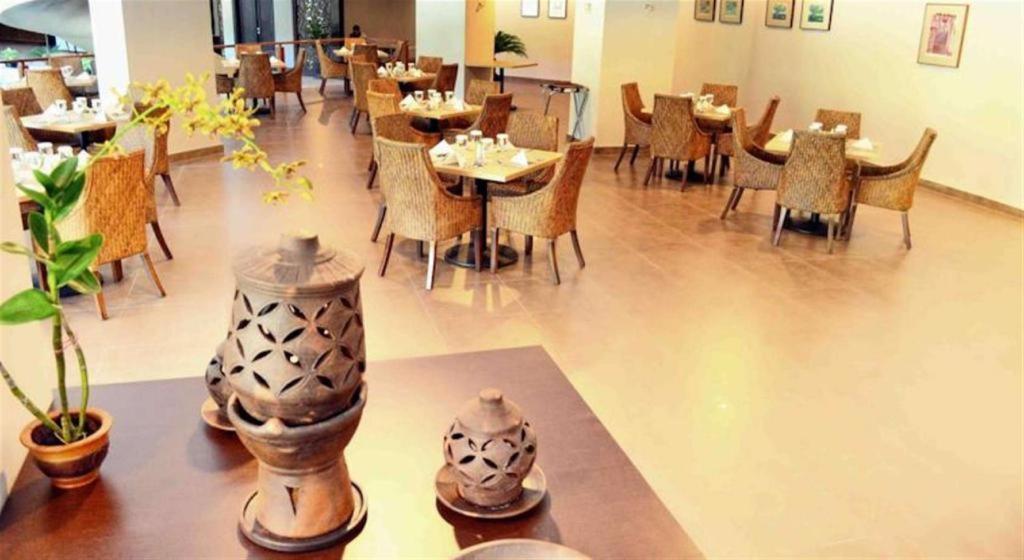 Kyriad Bumiminang Hotel Padang  Esterno foto