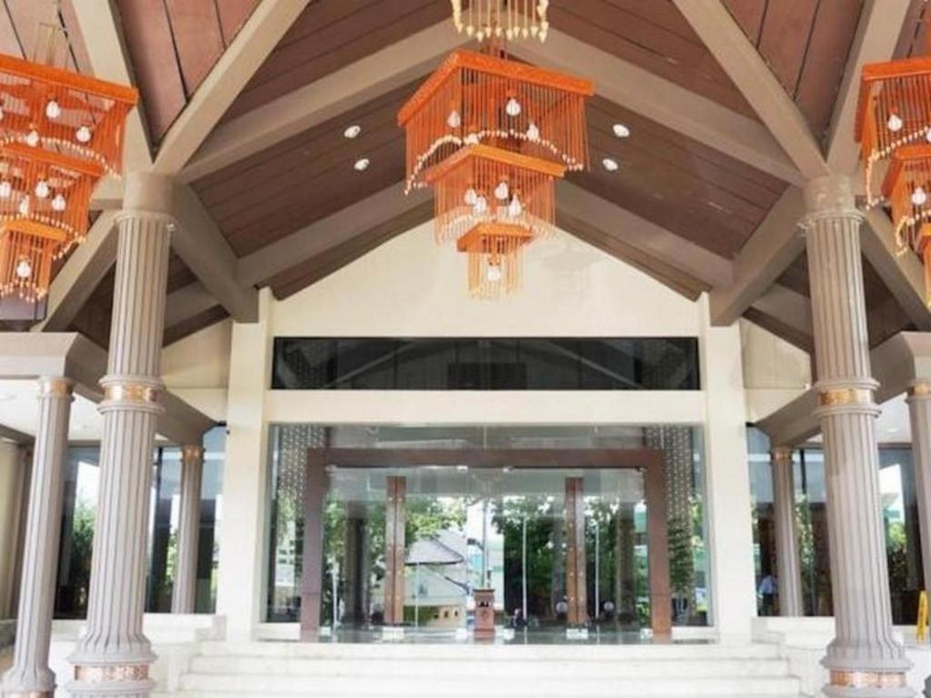Kyriad Bumiminang Hotel Padang  Esterno foto