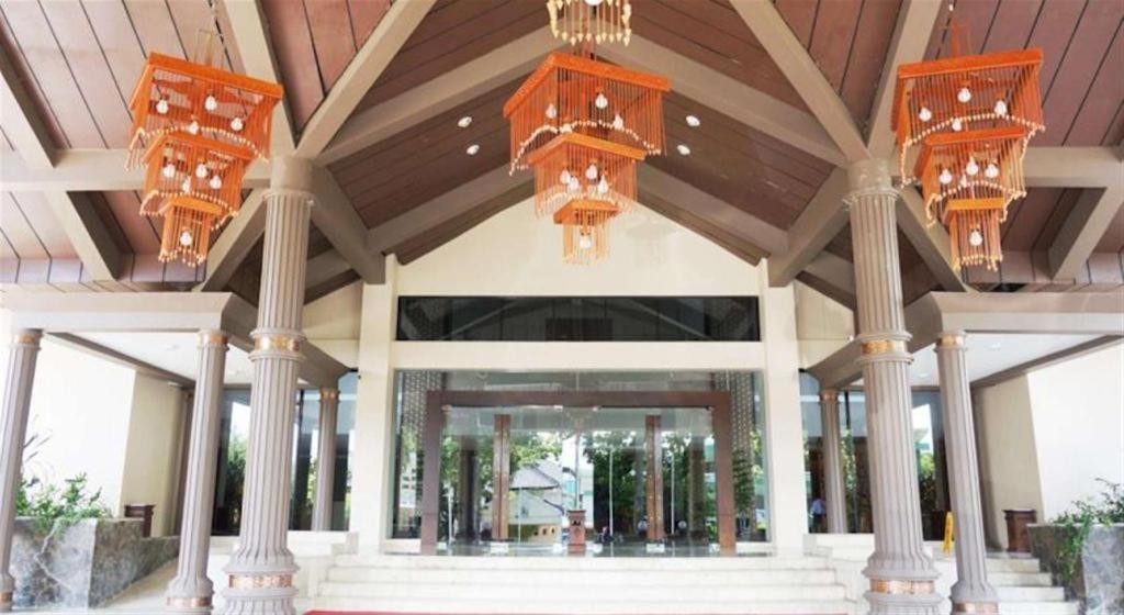 Kyriad Bumiminang Hotel Padang  Esterno foto