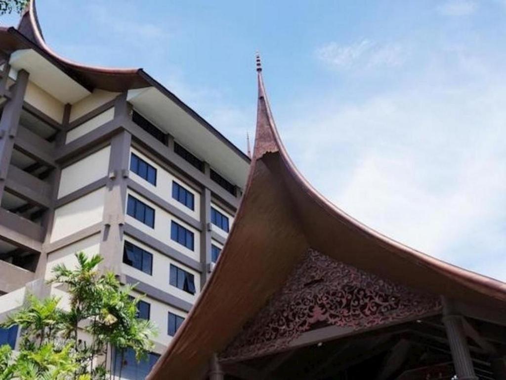 Kyriad Bumiminang Hotel Padang  Esterno foto