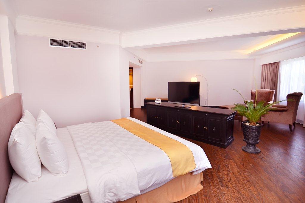 Kyriad Bumiminang Hotel Padang  Esterno foto