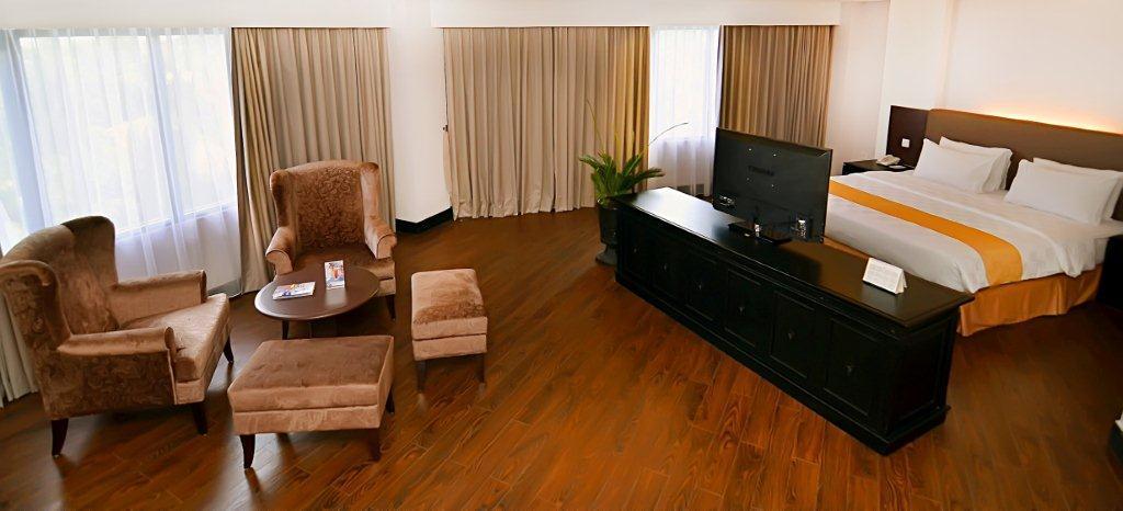 Kyriad Bumiminang Hotel Padang  Esterno foto
