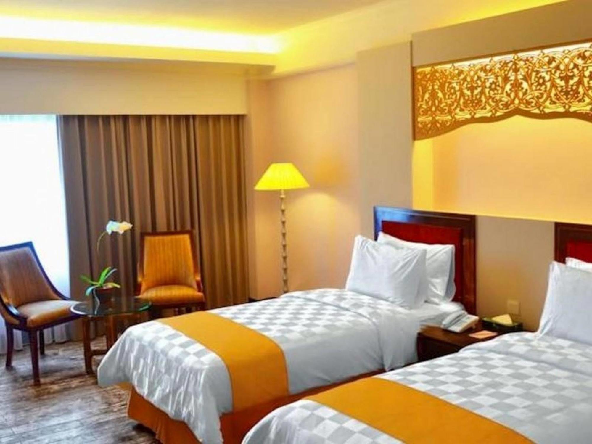 Kyriad Bumiminang Hotel Padang  Esterno foto