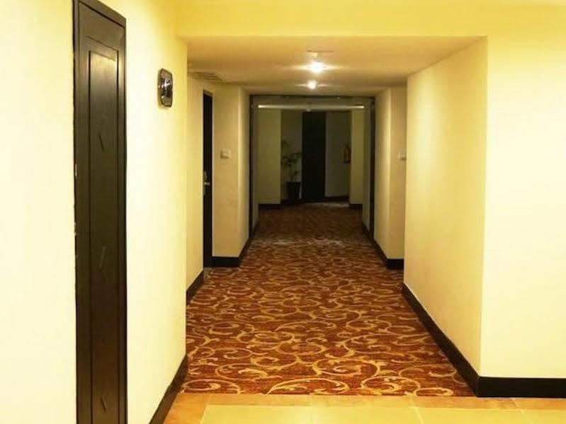 Kyriad Bumiminang Hotel Padang  Esterno foto