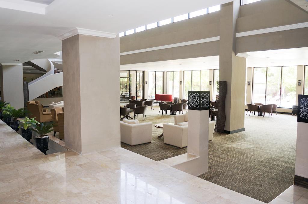 Kyriad Bumiminang Hotel Padang  Esterno foto