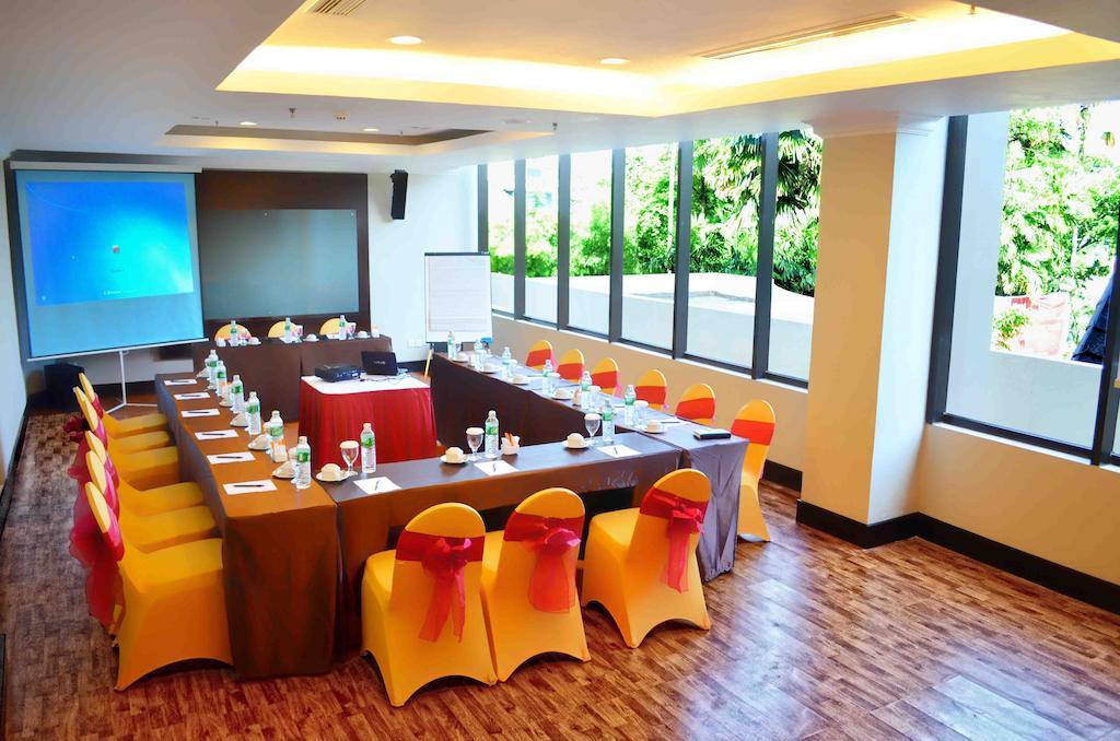 Kyriad Bumiminang Hotel Padang  Esterno foto