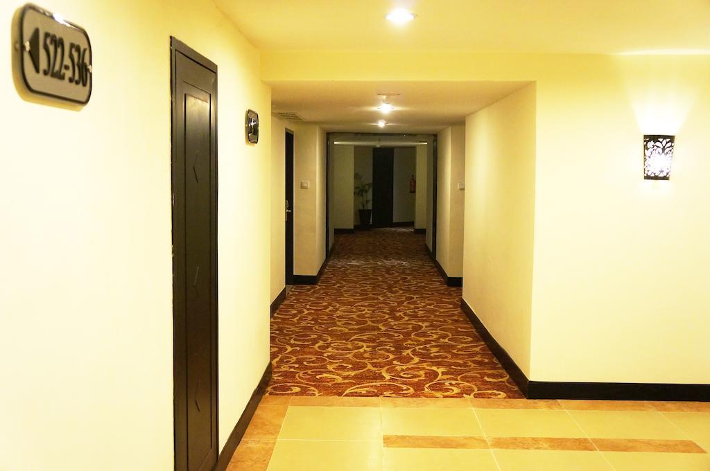 Kyriad Bumiminang Hotel Padang  Esterno foto