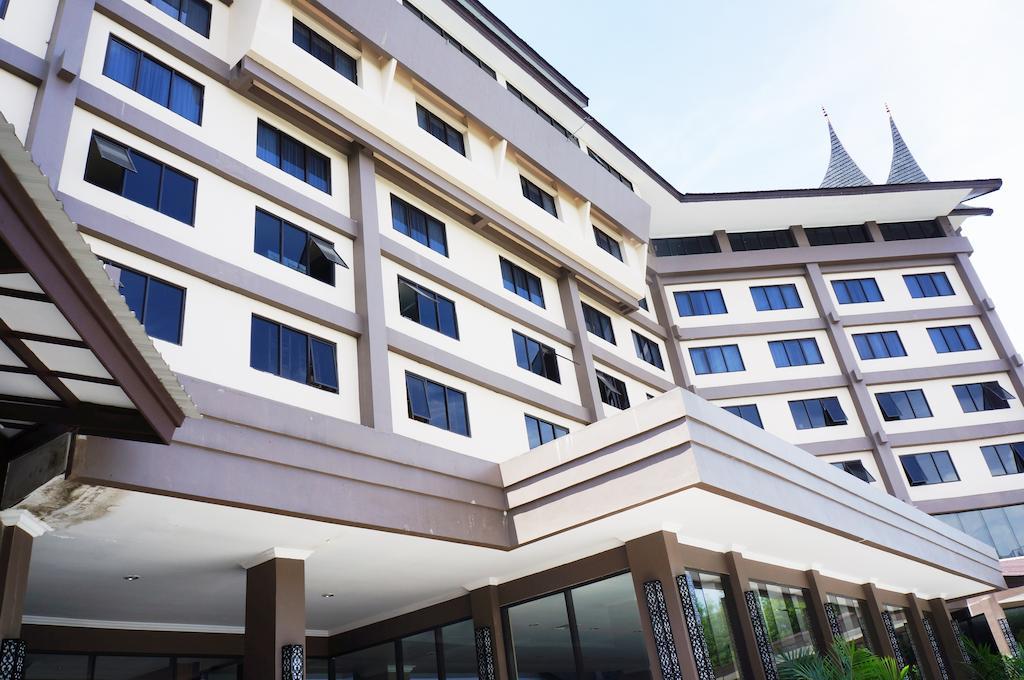 Kyriad Bumiminang Hotel Padang  Esterno foto