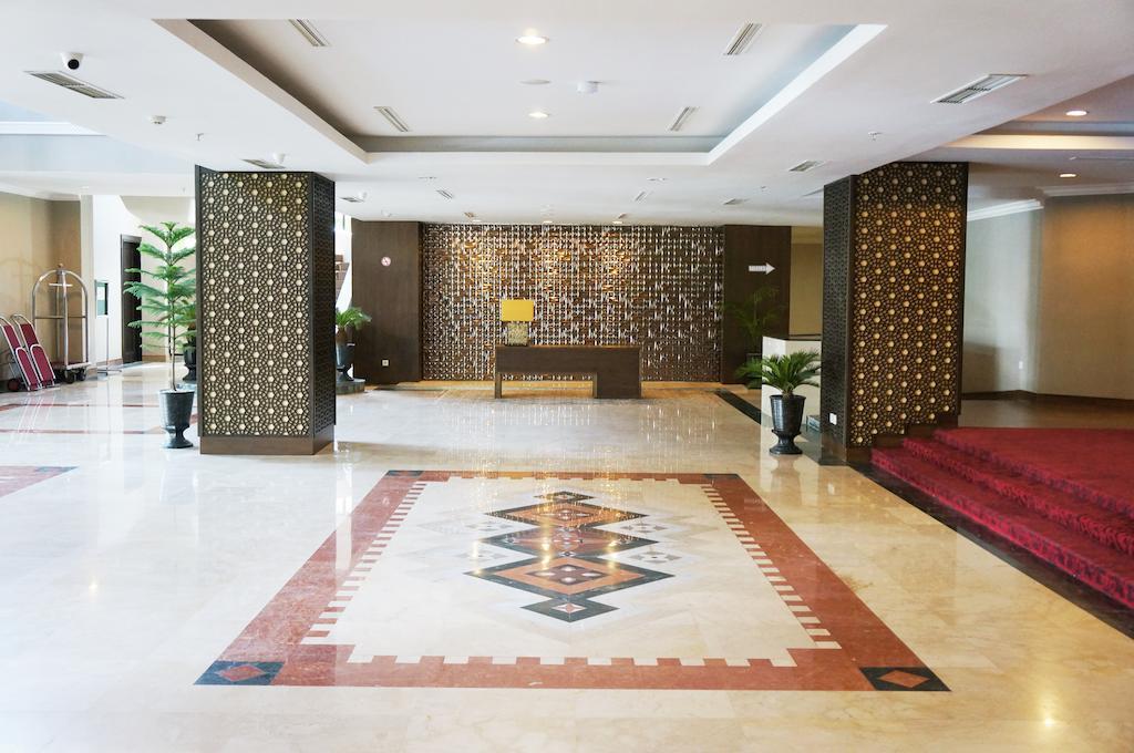 Kyriad Bumiminang Hotel Padang  Esterno foto