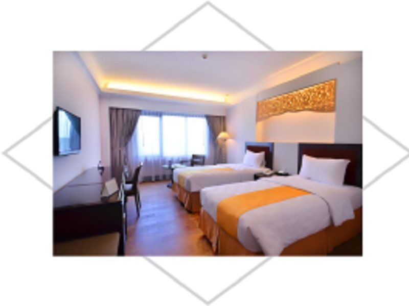 Kyriad Bumiminang Hotel Padang  Esterno foto
